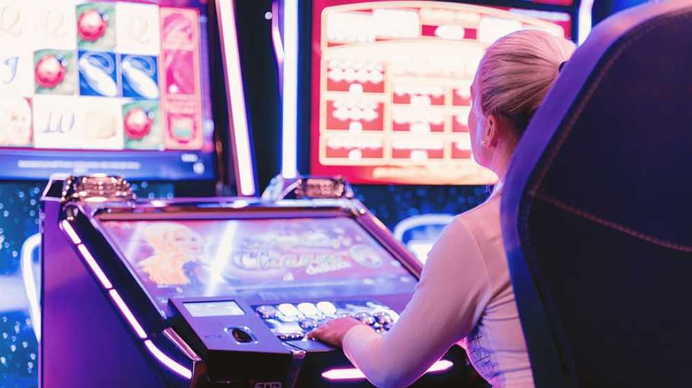 Spinsational: The Allure of Live Slot Games Revealed